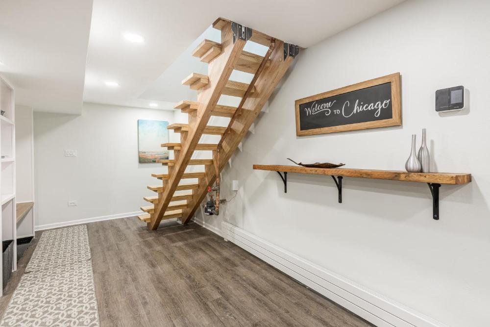 Adults Only - Walk to the United Center! Modern Touches Surround You - Check Out the Open Staircase! apts